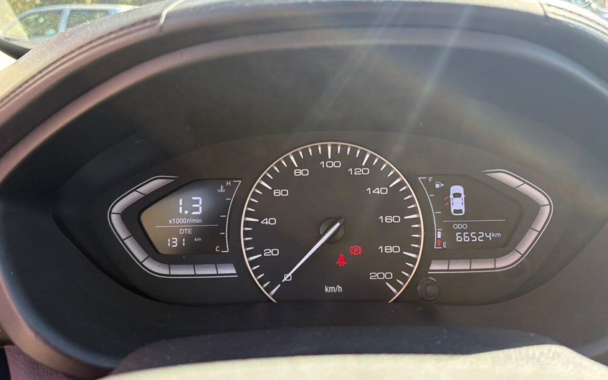 Changan Alsvin — foto 12 de 13