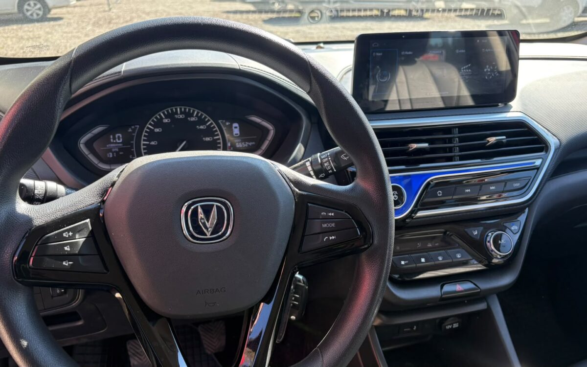 Changan Alsvin — foto 10 de 13