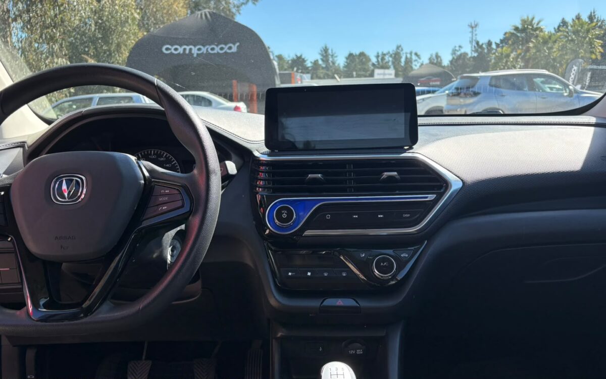 Changan Alsvin — foto 9 de 13