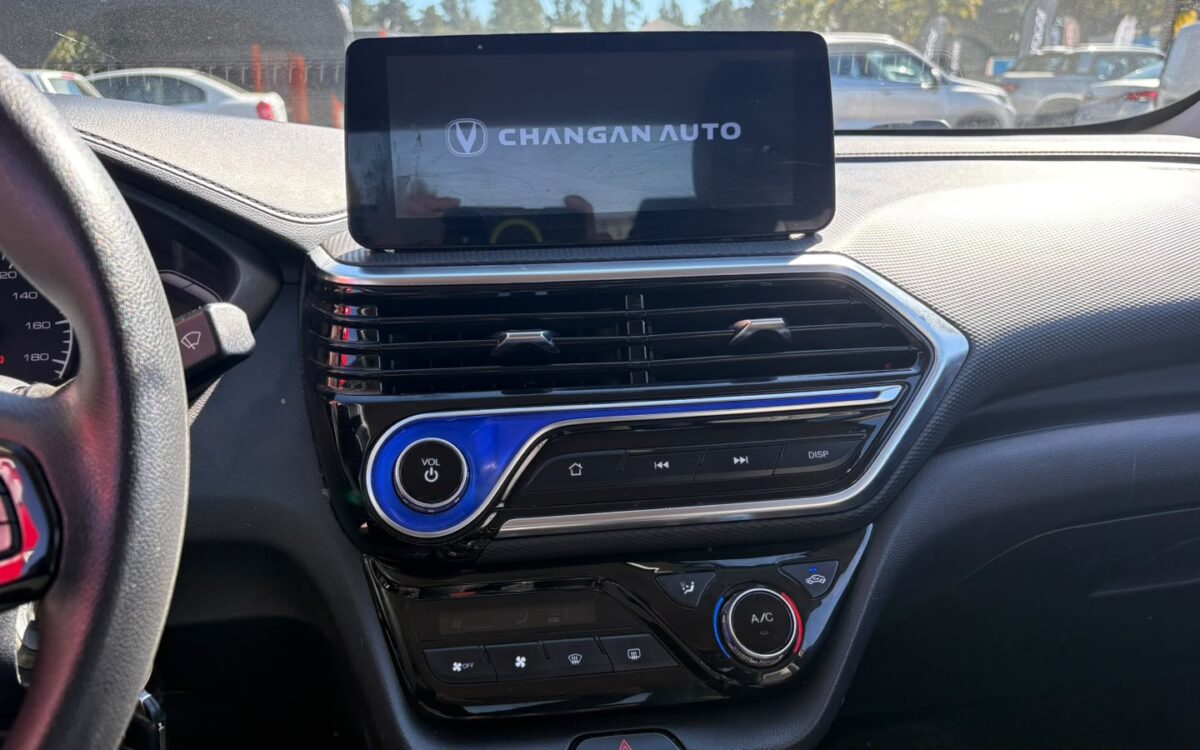 Changan Alsvin — foto 11 de 13