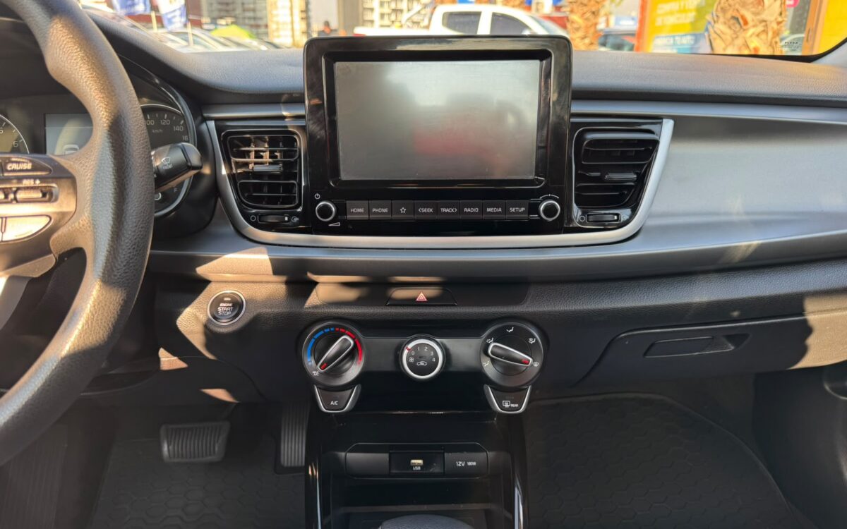 KIA Rio4 — foto 12 de 18