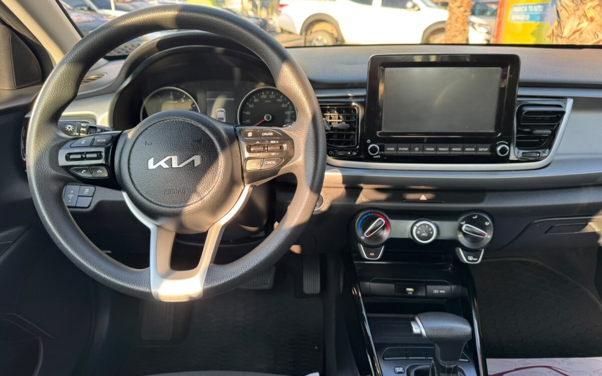 KIA Rio4 — foto 10 de 18