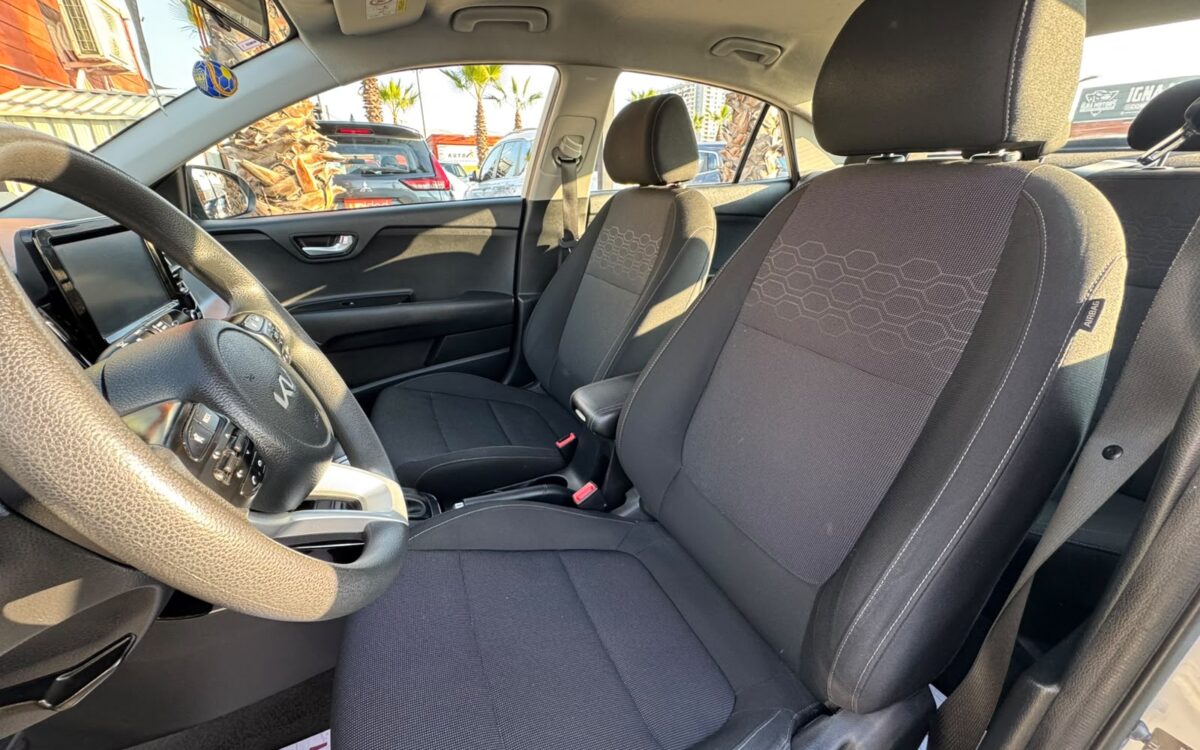 KIA Rio4 — foto 15 de 18